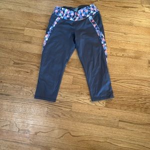 Women’s colorful Tek Gear yoga capris - size XS